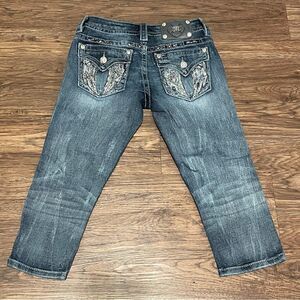 Miss Me Signature Capri Low Waist Jeans Blue Factory Wash and Whiskering Size 26